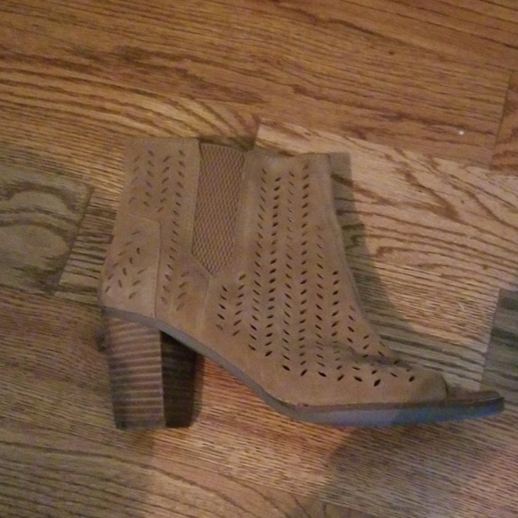 Shoes - Picture 2 of 4